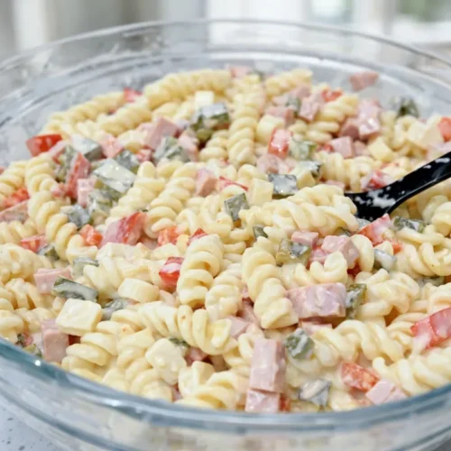 Cestovinový šalát so šunkou