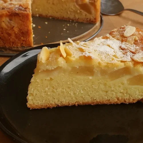 Jablkový koláč s kyslou smotanou