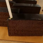 Kakaové rezy s marhuľovým džemom