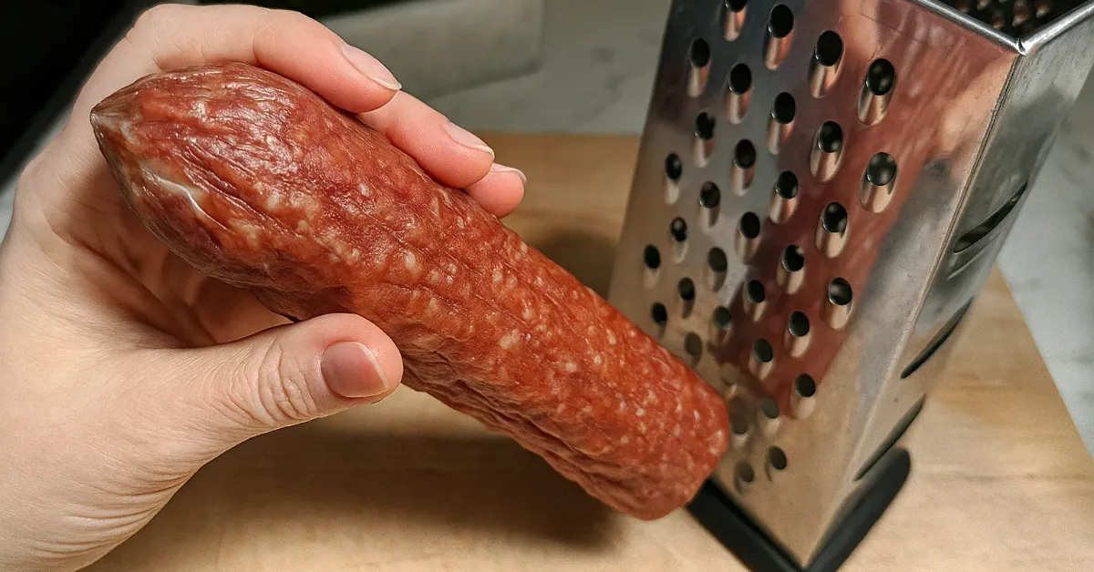 Kefírová placka so salámou a syrom