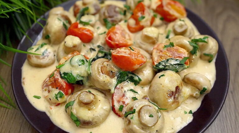 Krémové šampiňóny so špenátom a cherry paradajkami