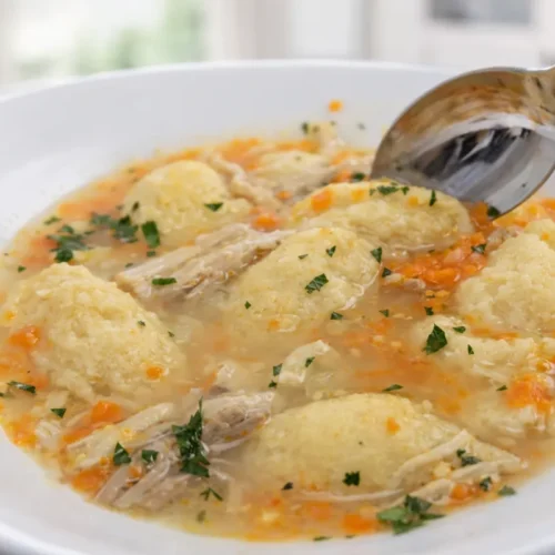 Kuracia polievka s krupicovými haluškami