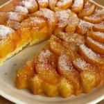 Obrátený broskyňový koláč s karamelom