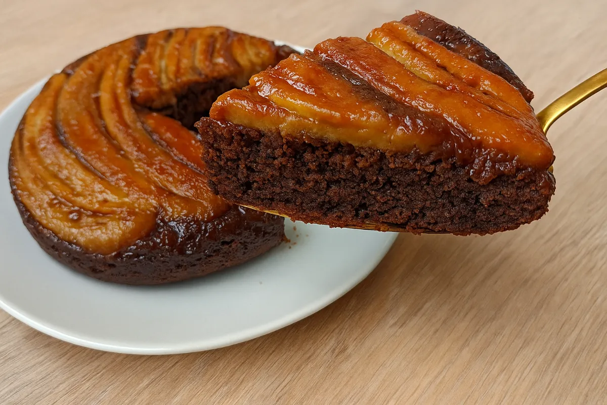 Rýchly banánový koláč z panvice