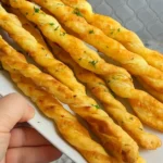 Syrové tyčinky z lístkového cesta