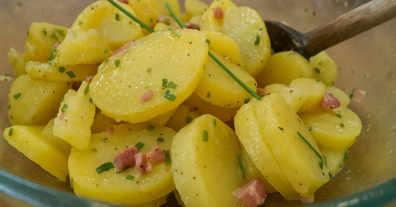 Teplý zemiakový šalát