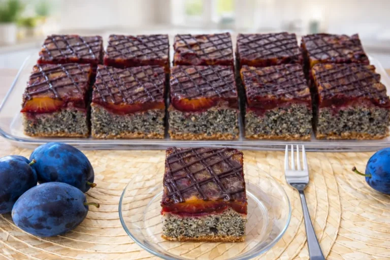 Tradičný slivkový koláč s makom