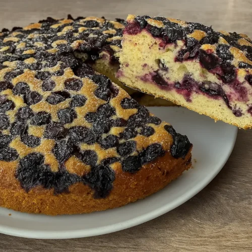 Vláčny čučoriedkový koláč