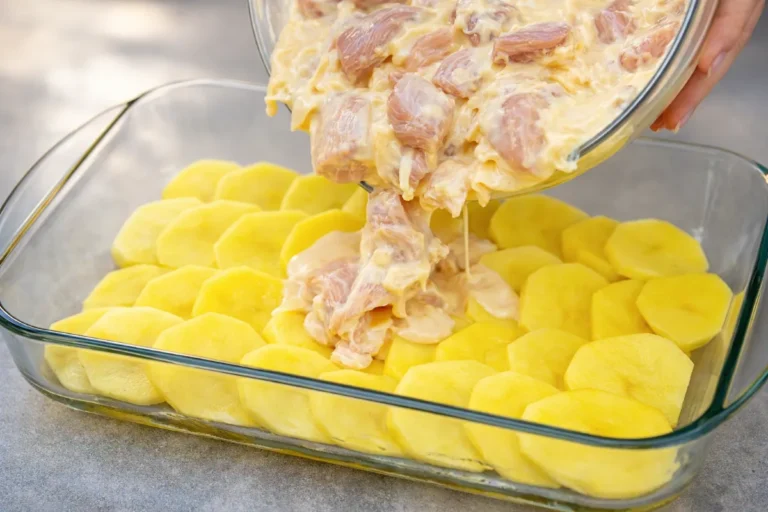 Zapekané kuracie prsia so zemiakmi