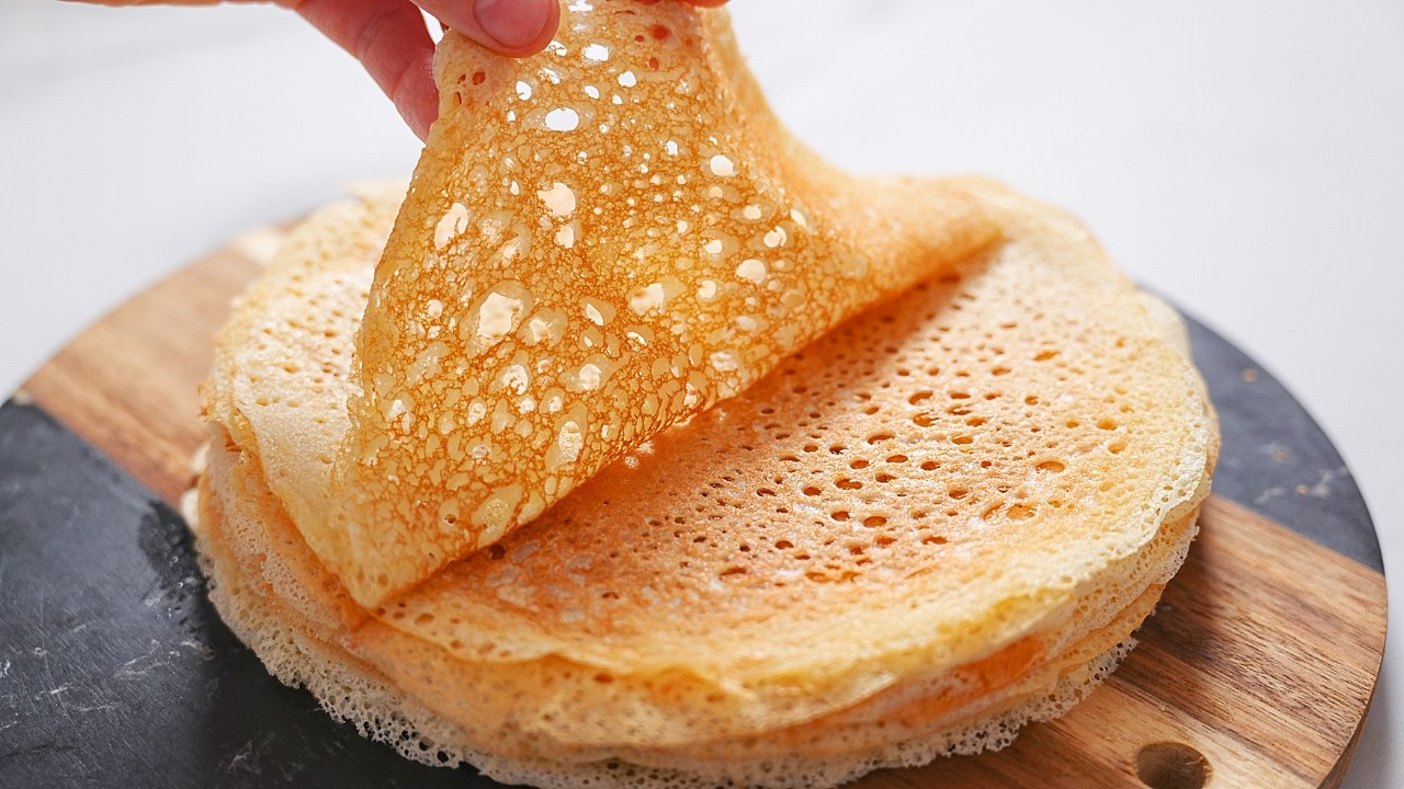 čipkované palacinky z kysnutého cesta
