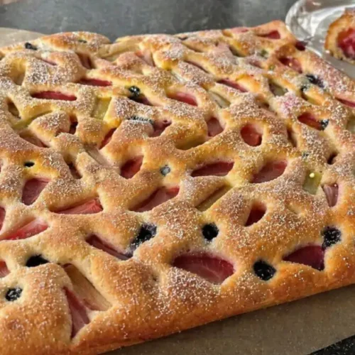 bobuľový koláč zo sladeného kondenzovaného mlieka