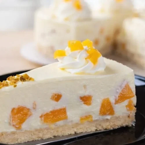 broskyňová torta s vaječným likérom