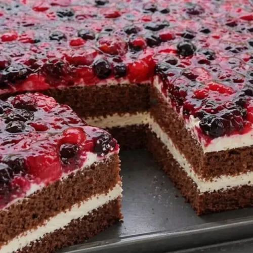 čokoládový rez s lesným ovocím