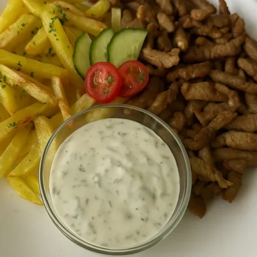 gyros s tzatziki a hranolkami