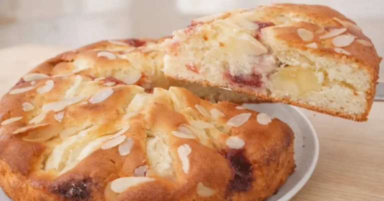 jablkový koláč s jogurtom a džemom