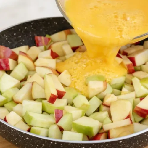 jablkový koláč z panvice