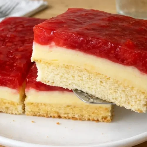 jahodový koláč s jemným krémom