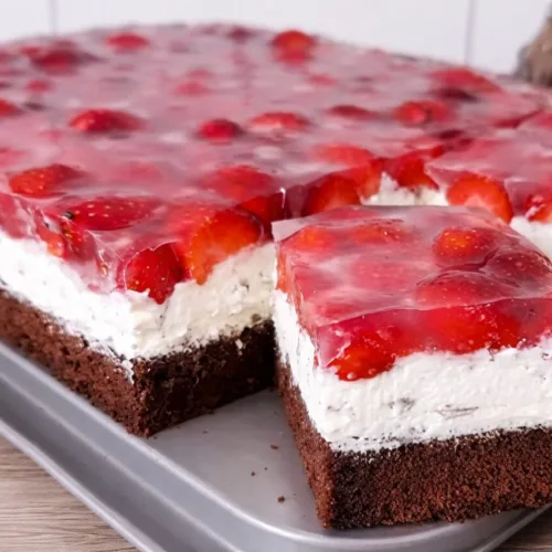 jahodový stracciatella rez