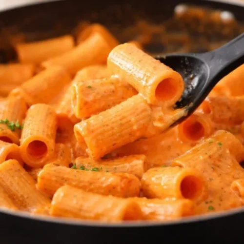 krémové rigatoni s paradajkovou omáčkou