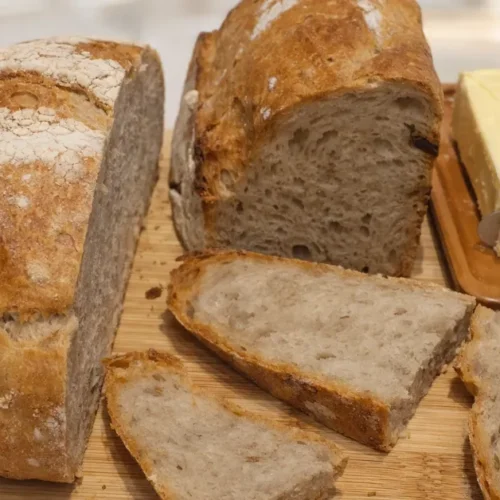 kváskový chlieb z liatinového hrnca