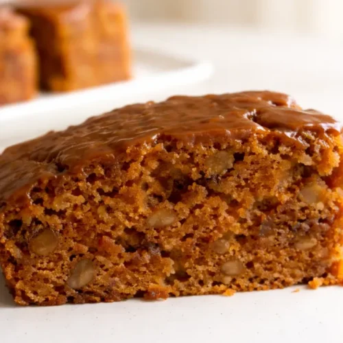 mrkvový koláč s karamelovou polevou