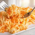 mrkvový šalát s krabími tyčinkami