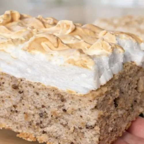 orechový koláč so snehovou perinou