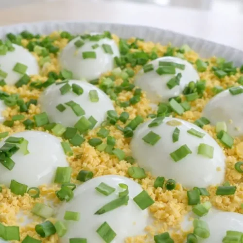 polené vajíčka na uhorkovo smotanovom šaláte