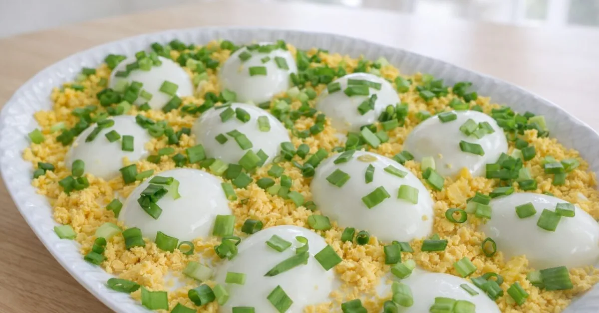 polené vajíčka na uhorkovo smotanovom šaláte