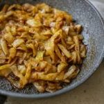 teplý kapustový šalát