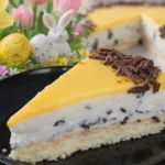 torta s vaječným likérom a jogurtovým krémom