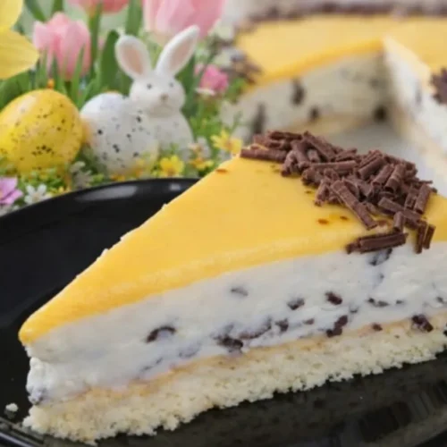 torta s vaječným likérom a jogurtovým krémom