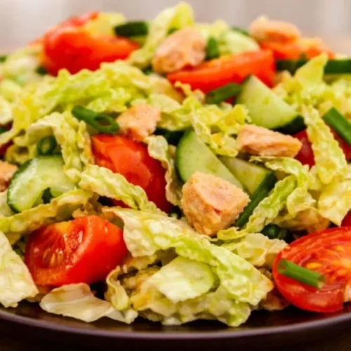 tuniakový šalát s čínskou kapustou