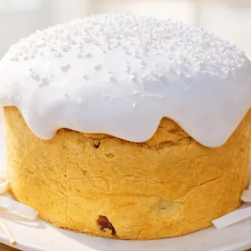 veľkonočný koláč s hrozienkami