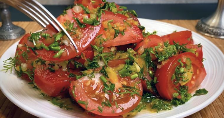 Čarovný paradajkový šalát: Najchutnejší rajčinový šalát, jednoducho a rýchlo!