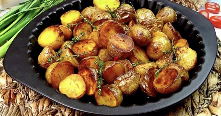 Babský recept na tie najlepšie pečené zemiaky s cesnakom: Jednoduché a chutné!